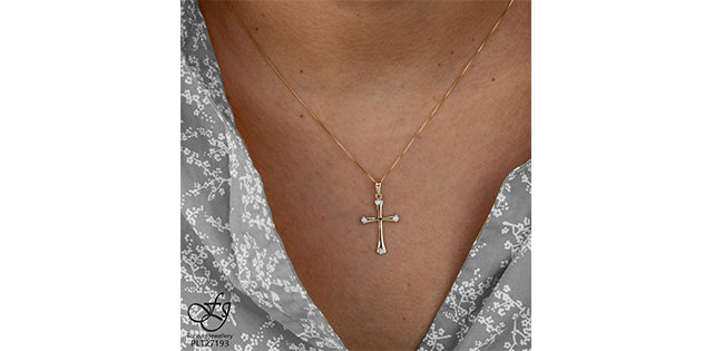 10 Karat 0.03TDW Diamond Cross Necklace, 18"