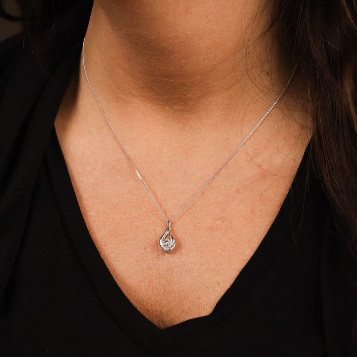 10k white gold Twinkle teardro