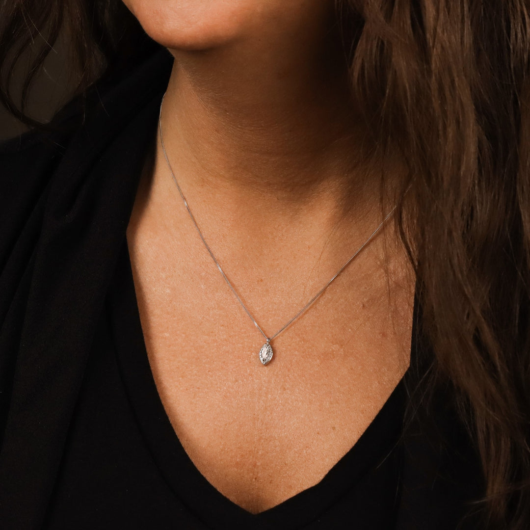 10k white gold halo pendant fe