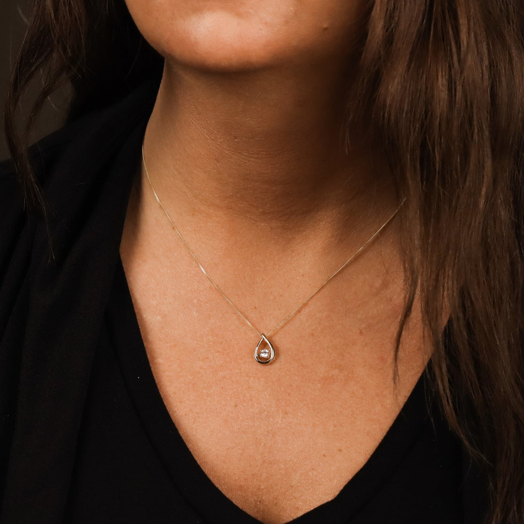 10k yellow gold teardrop penda