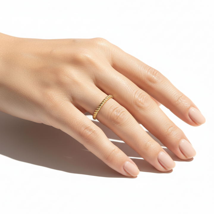 10K Spiral Pattern Ring