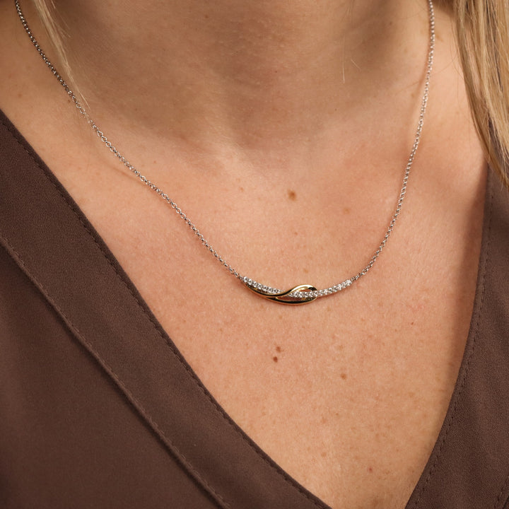 ELLE Curved Bar Necklace