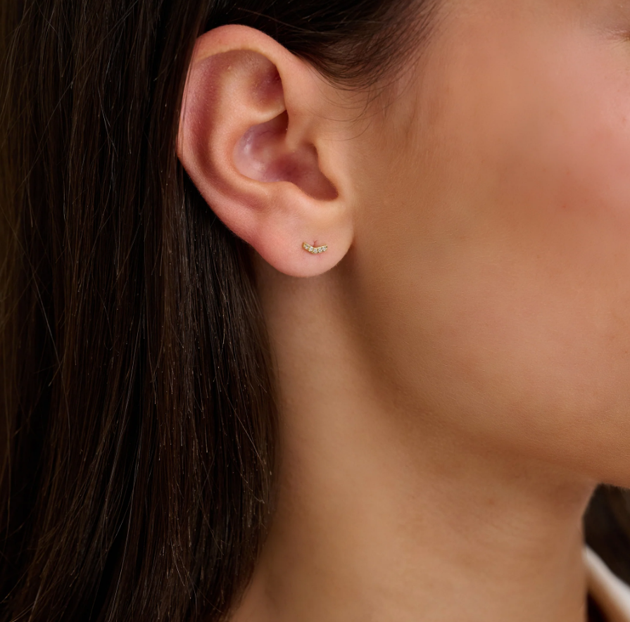 10k Gold Chevron Stud Earrings. 0.03tdw