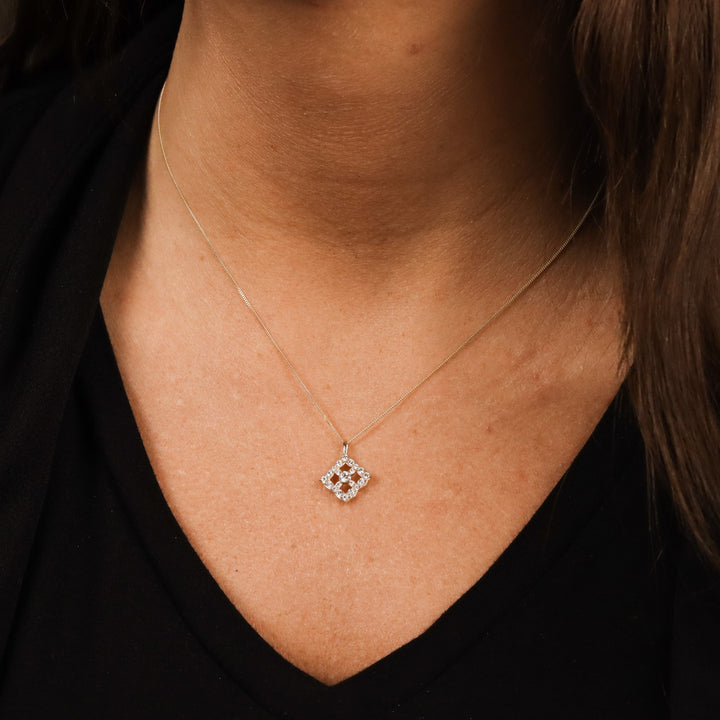 10k white gold diamond shaped