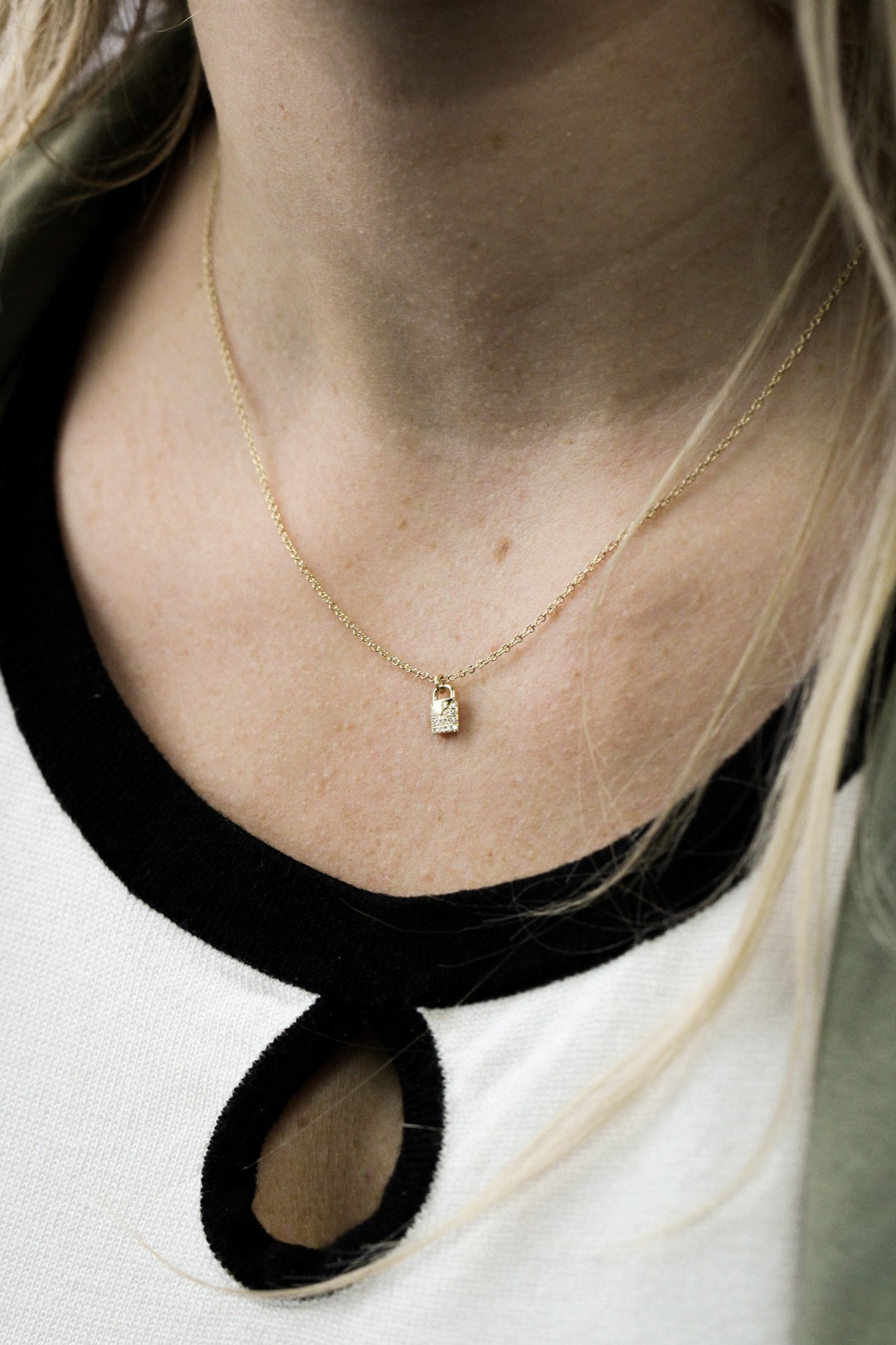 14k yellow gold mini diamond p