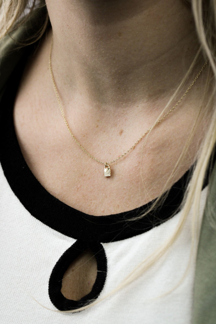 14k yellow gold mini diamond p