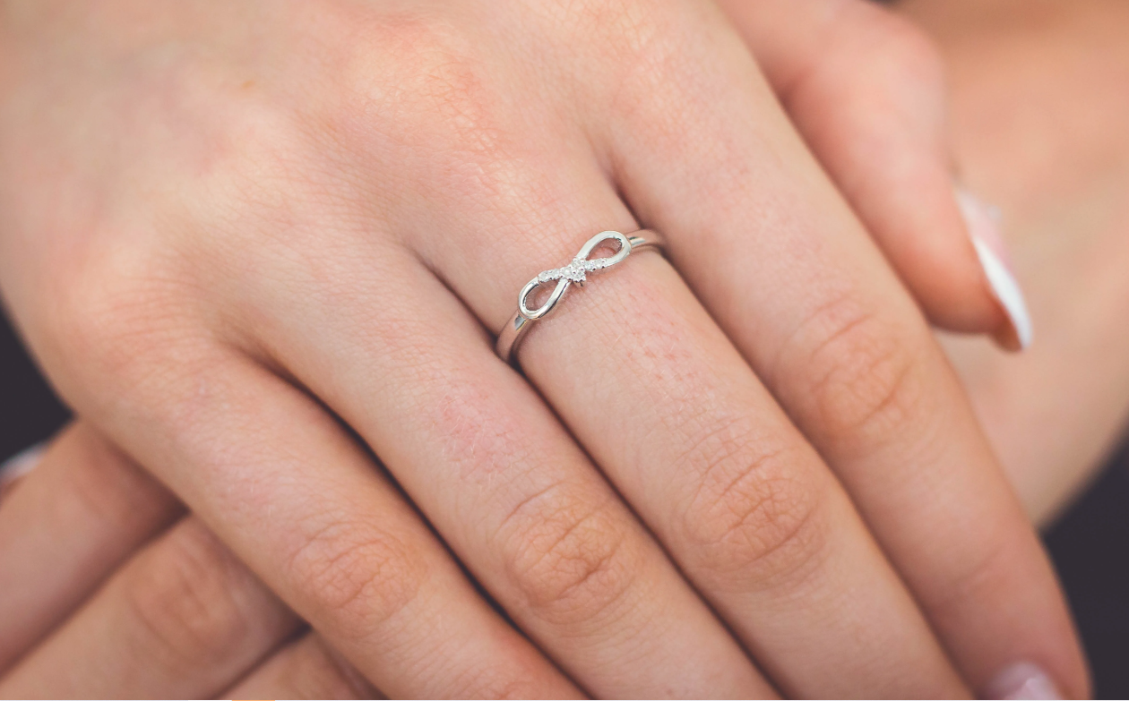925 silver, rhodium-plated Sev