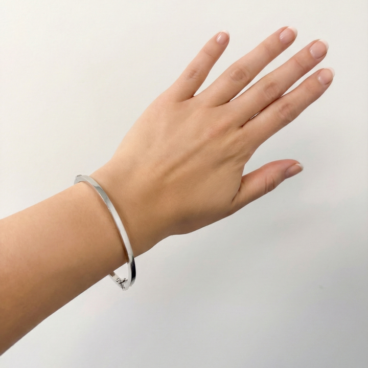 10K Hollow Tube Bangle