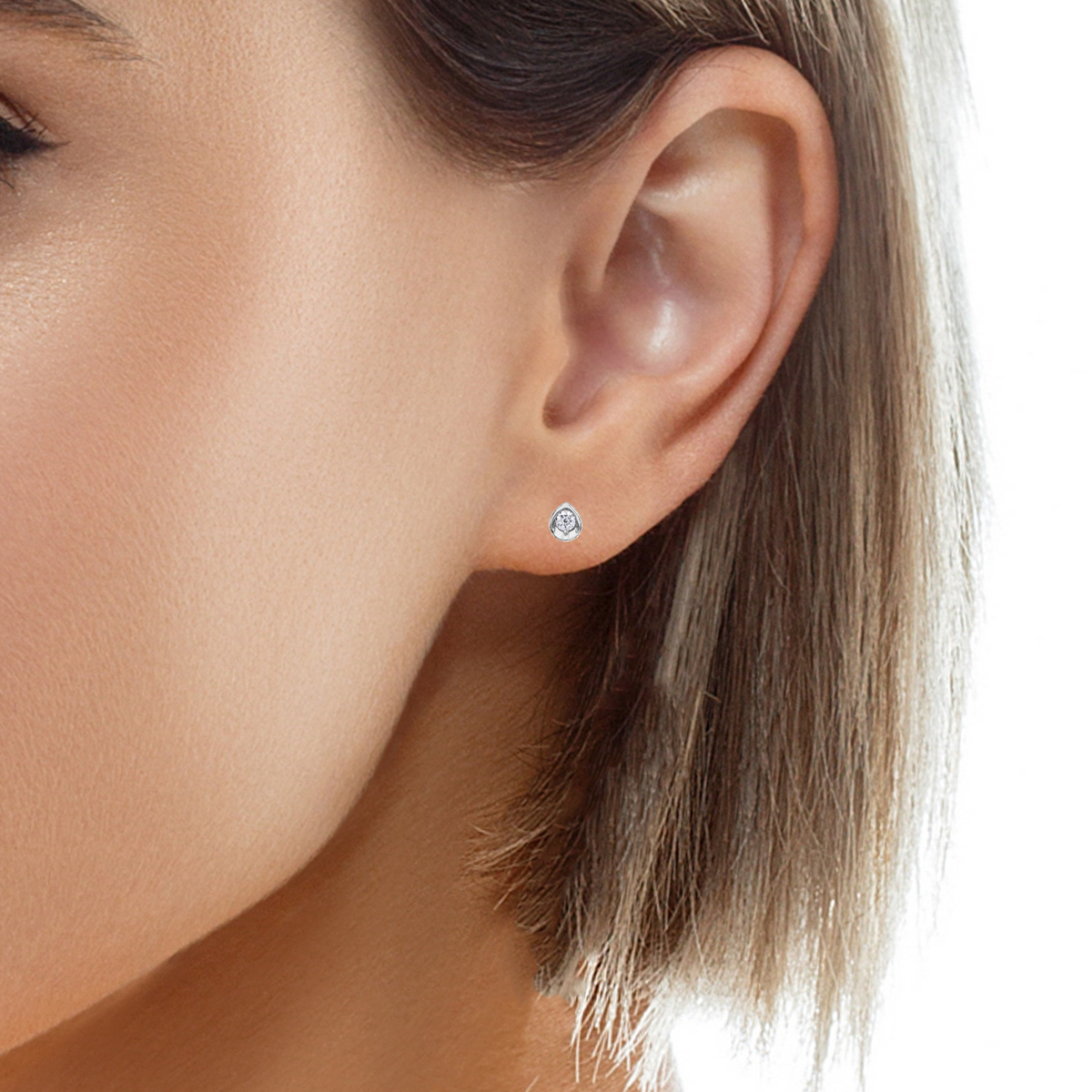 I Am Canadian 10k White Gold 0.10ctw Natural Diamond Stud Earrings